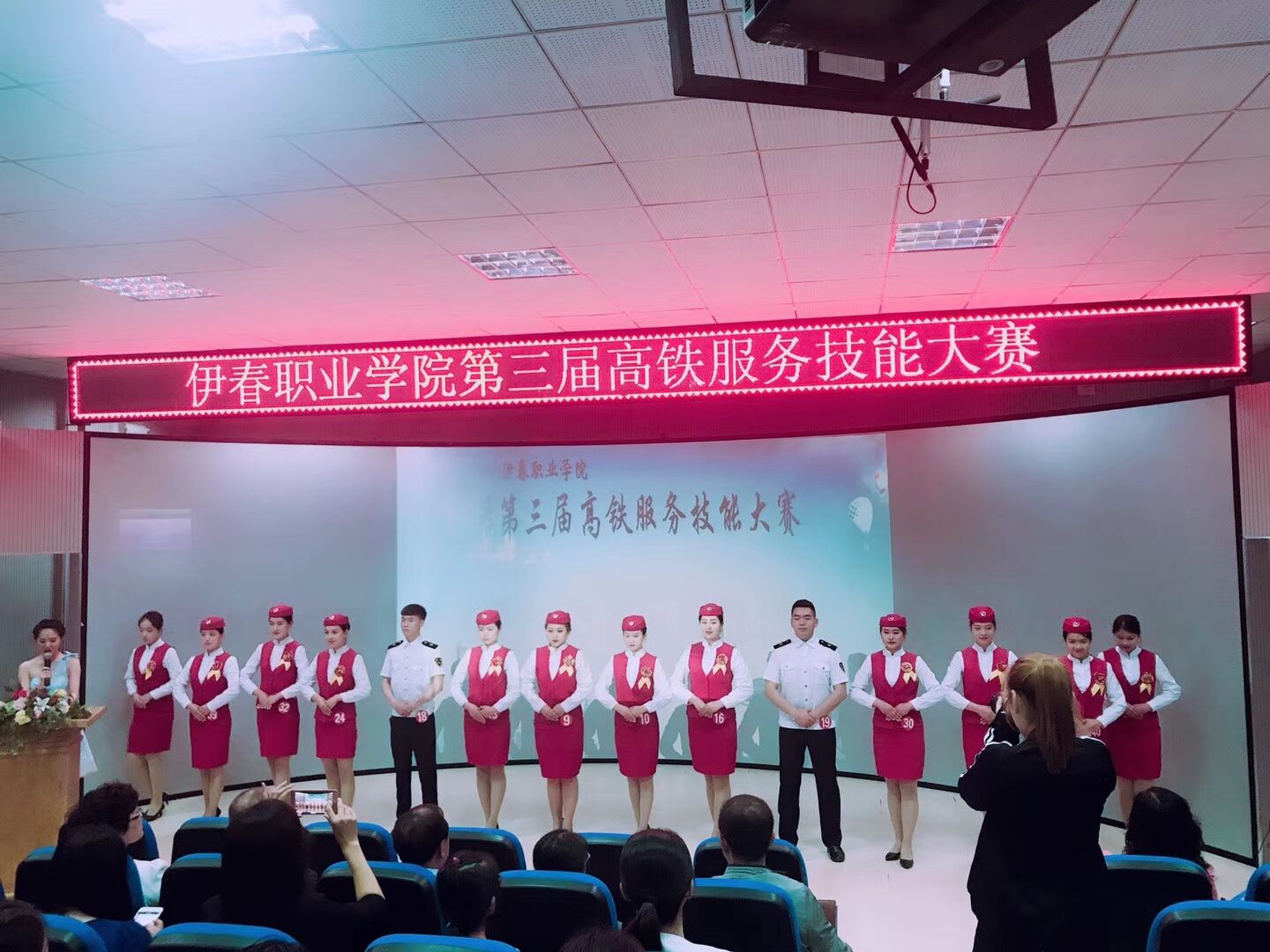旅游商務(wù)學院成功舉辦第三屆高鐵服務(wù)技能大賽 旅游商務(wù)學院成功舉辦第三屆高鐵服務(wù)技能大賽