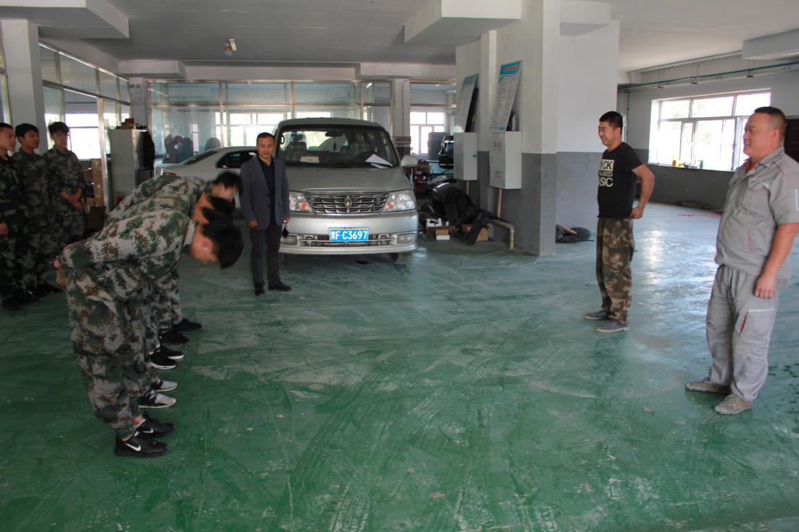 工程技術(shù)學(xué)院舉行17級汽修專業(yè)現(xiàn)代學(xué)徒制拜師儀式 工程技術(shù)學(xué)院舉行17級汽修專業(yè)現(xiàn)代學(xué)徒制拜師儀式