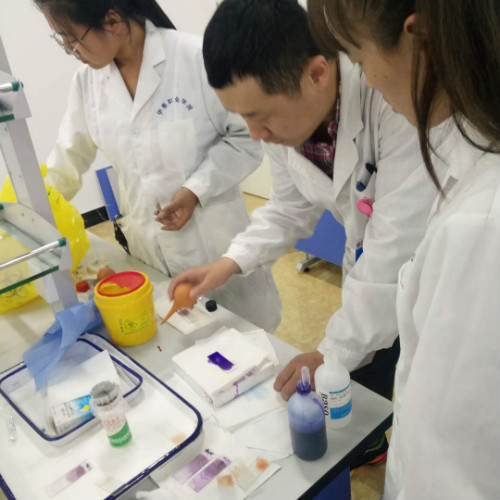 醫(yī)學(xué)檢驗(yàn)專業(yè)實(shí)訓(xùn)課剪影 醫(yī)學(xué)檢驗(yàn)專業(yè)實(shí)訓(xùn)課剪影