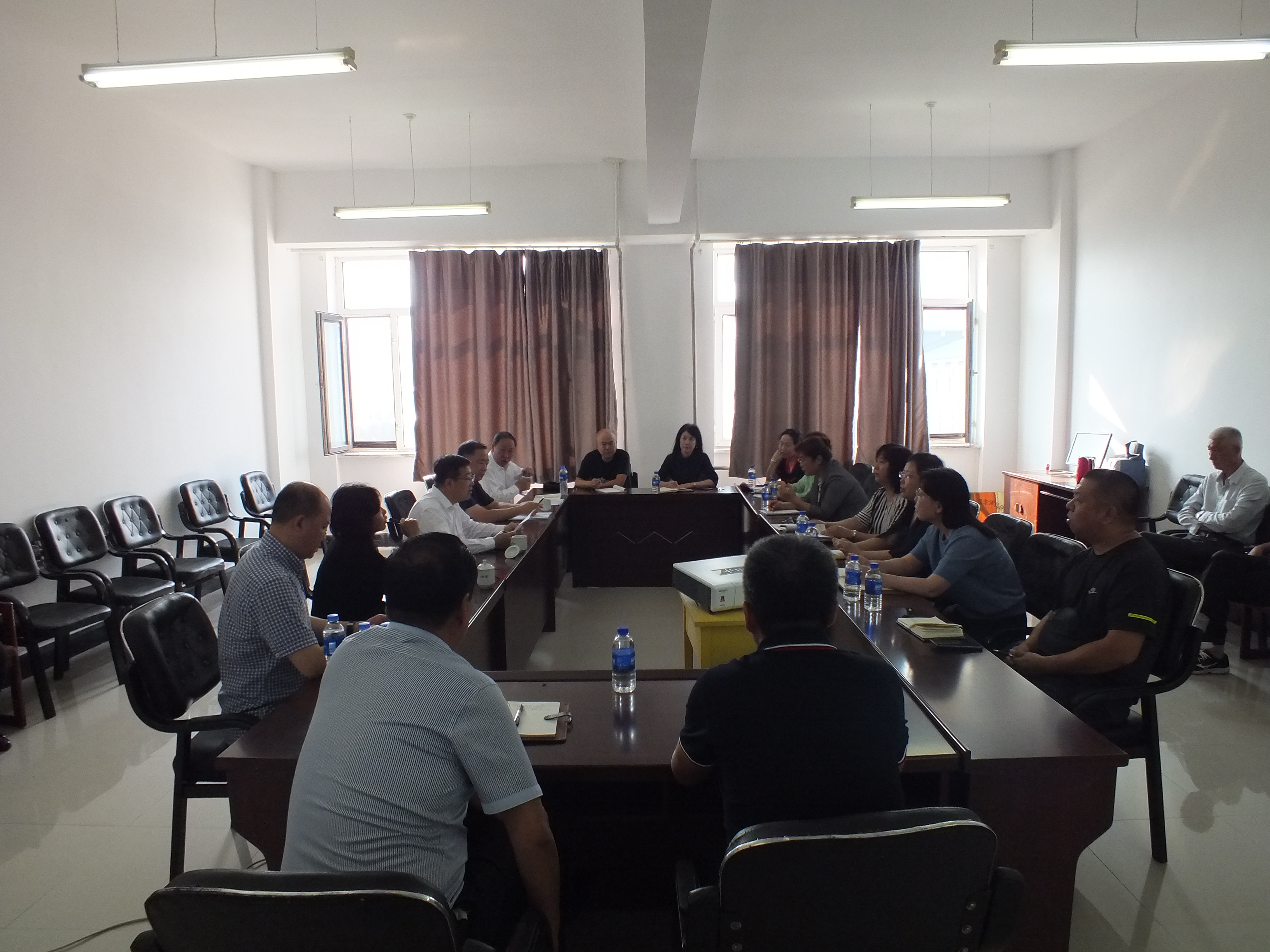 《領(lǐng)導(dǎo)求真務(wù)實(shí),教師信心滿滿,切實(shí)提高思政課的實(shí)效性》_ ————伊春職業(yè)學(xué)院思政課教師座談會(huì)報(bào)道 《領(lǐng)導(dǎo)求真務(wù)實(shí),教師信心滿滿,切實(shí)提高思政課的實(shí)效性》_ ————伊春職業(yè)學(xué)院思政課教師座談會(huì)報(bào)道