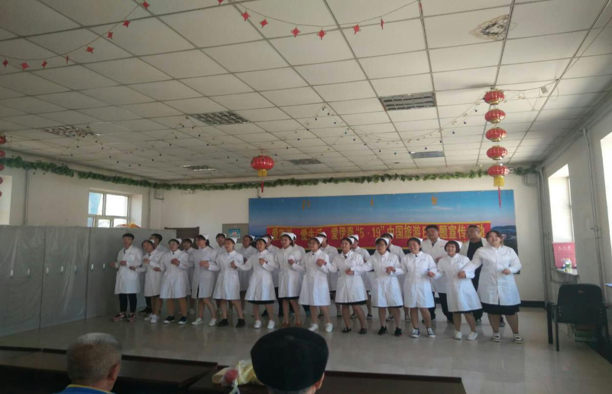 醫(yī)學技術(shù)學院涉外護理班開展“用行動給予關(guān)懷、用服務(wù)獻予愛心”主題公益活動