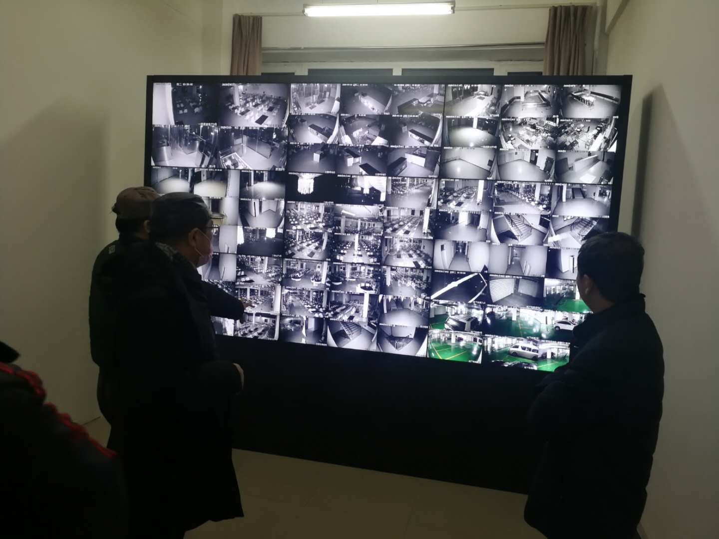 學校領(lǐng)導深入一線檢查指導疫情防控工作