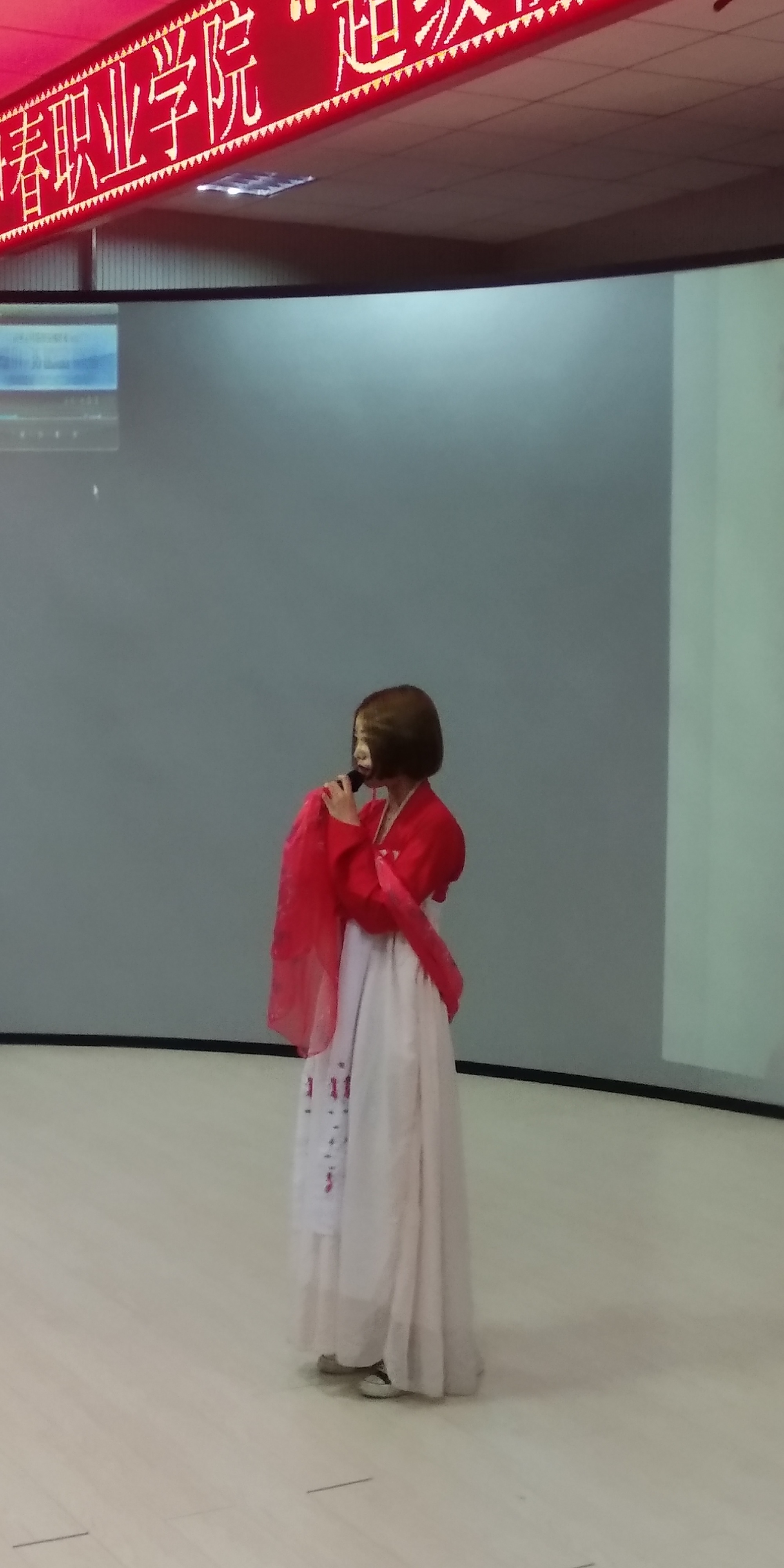 旅游商務(wù)學(xué)院成功舉辦“超級(jí)模仿秀”大賽 旅游商務(wù)學(xué)院成功舉辦“超級(jí)模仿秀”大賽