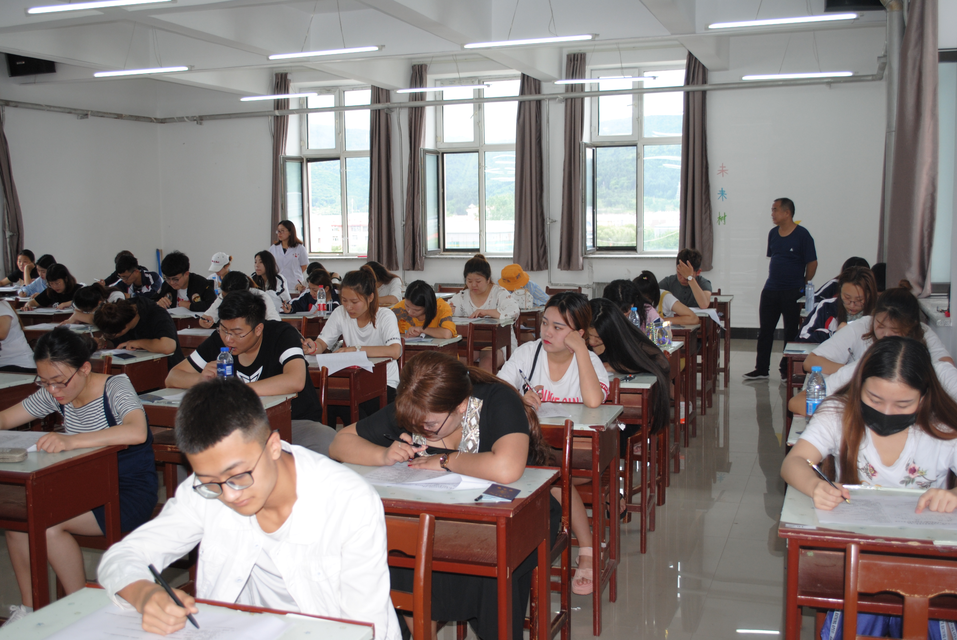 伊春職業(yè)學(xué)院2017—2018學(xué)年第二學(xué)期期末考試工作 伊春職業(yè)學(xué)院2017—2018學(xué)年第二學(xué)期期末考試工作